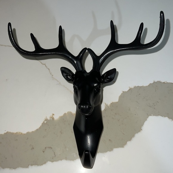 New Black or White Deer Head Hook - Picture 10 of 11